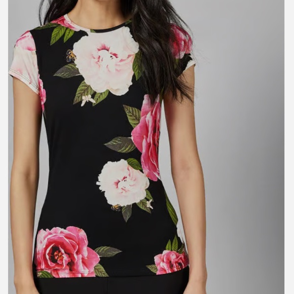 Ted Baker Tops - Ted baker Alanyo fitted tee